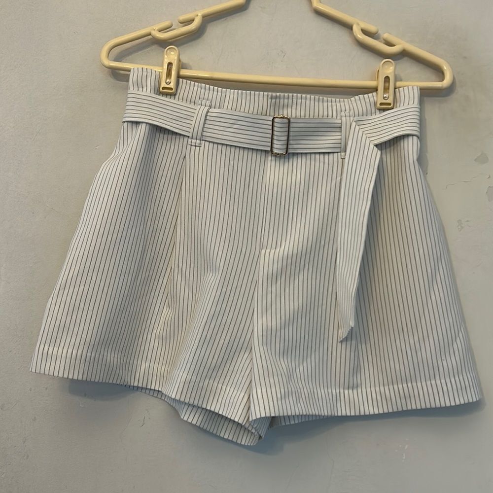 Bishop + Young white with black vertical stripe shorts Size S NWOT